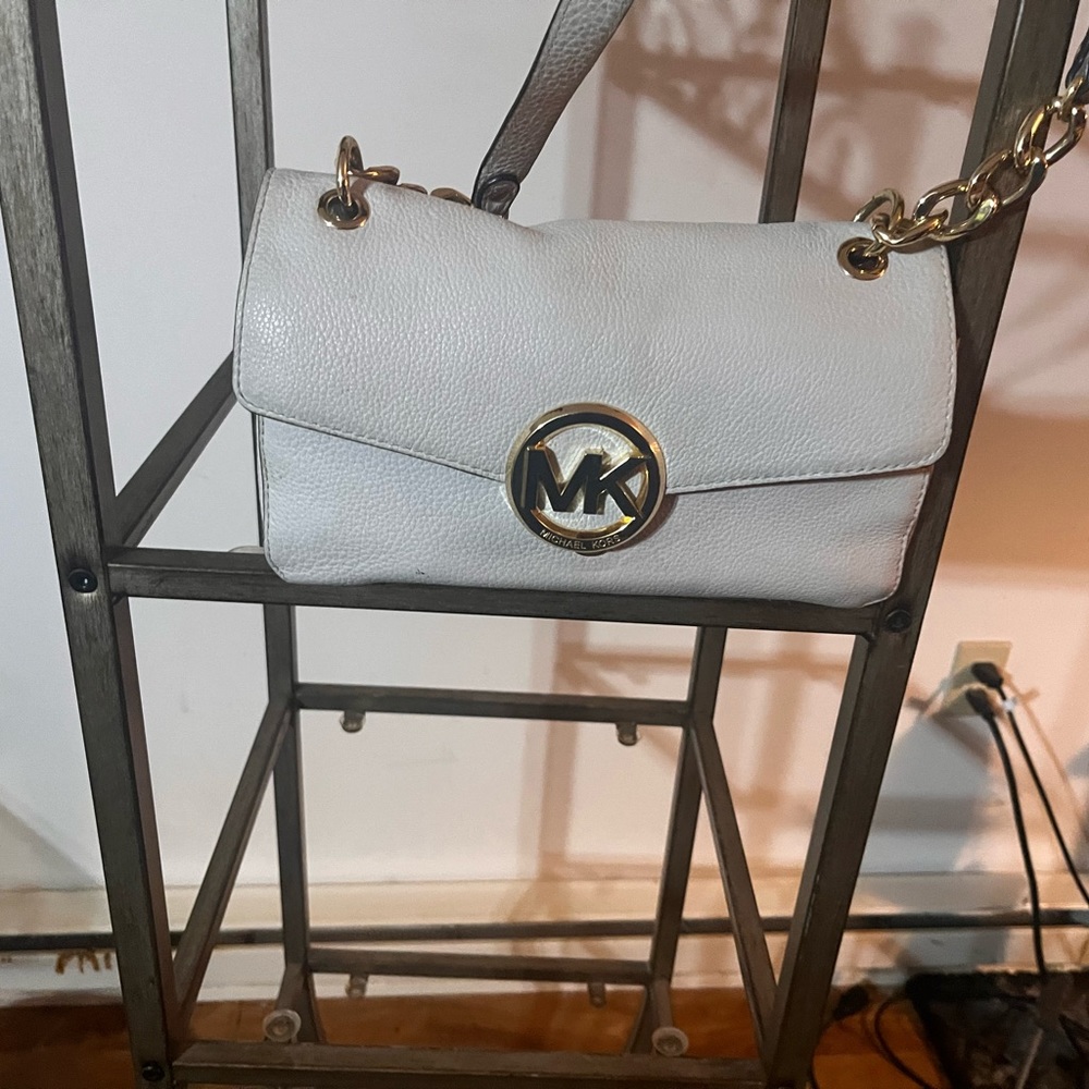 Michael Kors bag There are no call outs. Excellent used condition.